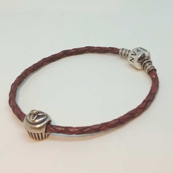 * Pandora red leather bracelet with 14k Gold & 925 cupcake charm - Picture 1 of 6